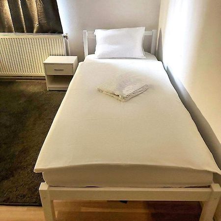 Adelin Einzelzimmer Hostel Виена Екстериор снимка