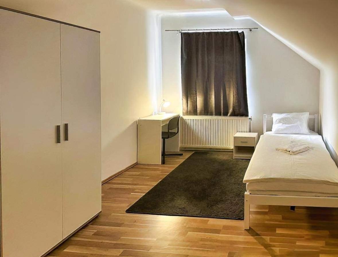 Adelin Einzelzimmer Hostel Виена Екстериор снимка