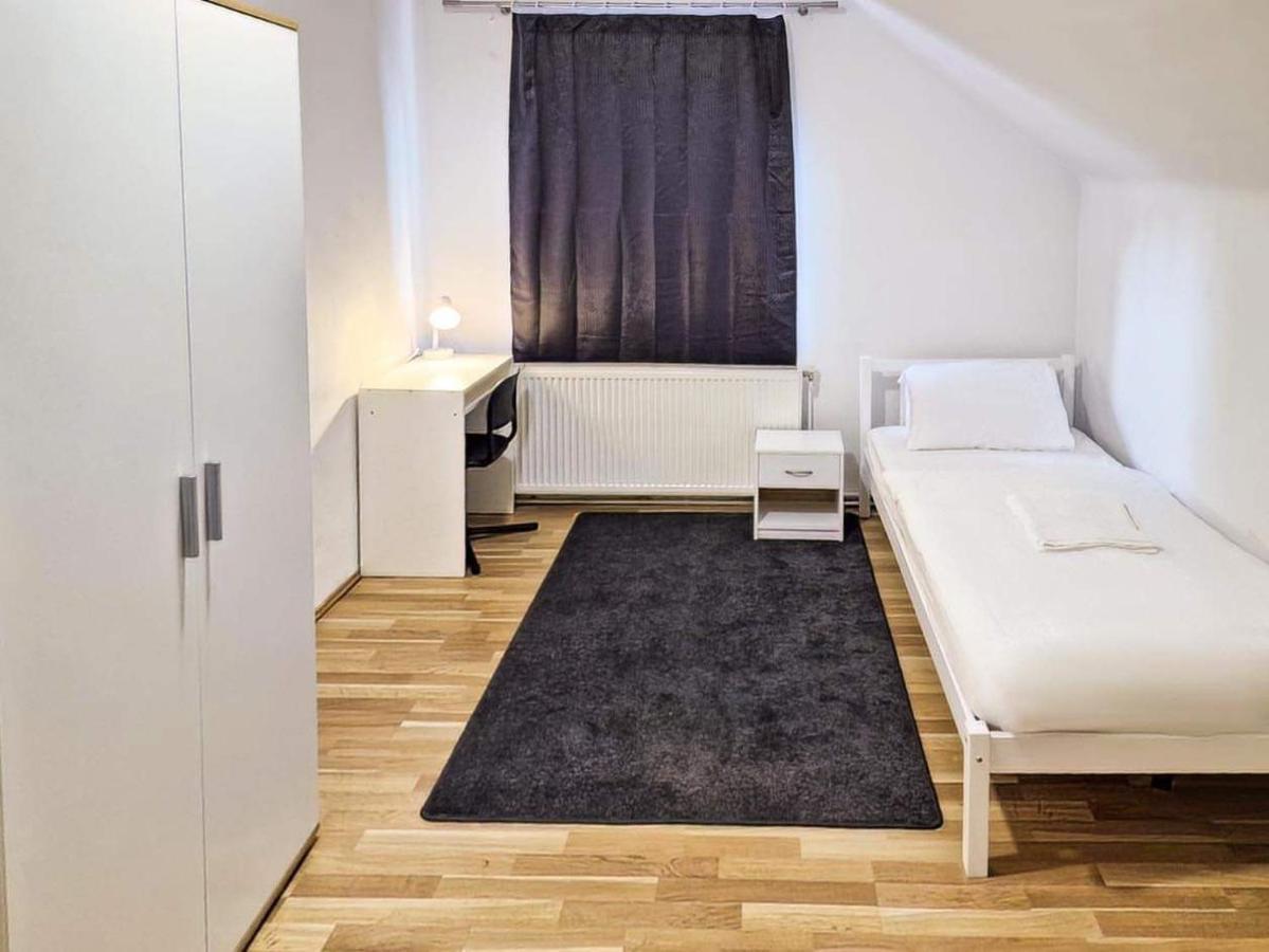 Adelin Einzelzimmer Hostel Виена Екстериор снимка