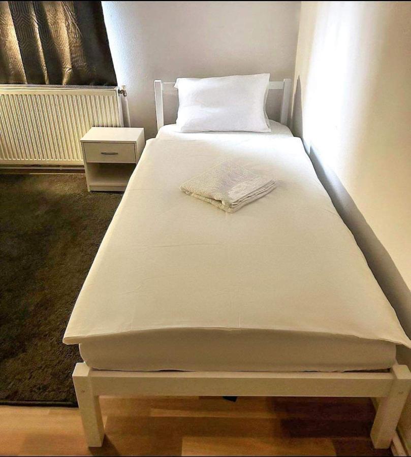 Adelin Einzelzimmer Hostel Виена Екстериор снимка